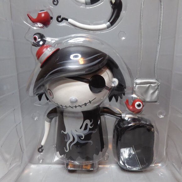 RARE NEW 9” LE 500 2005 OCTOCITY SCARY GIRL PIRATE DESIGNER VINYL FIGURE - Picture 10 of 14